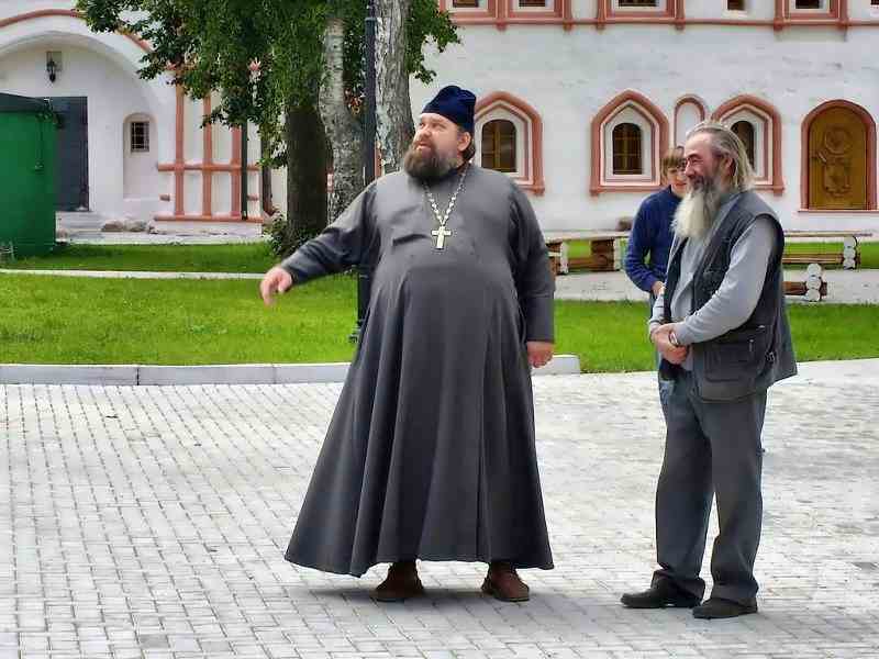 Толстое женское тело с целлюлитом, полные бедра и ягодицы на 