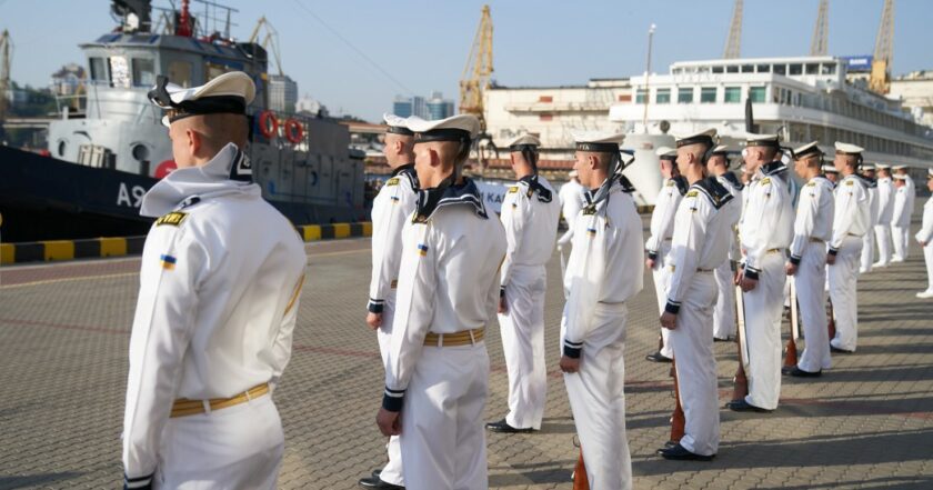 С Днем Военно-морского флота 